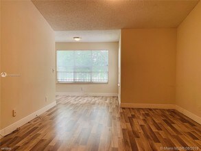 12430 Vista Isles Dr-Unit -Apt 1324 in Plantation, FL - Building Photo - Building Photo