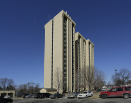 Lowry Tower in Minneapolis, MN - Building Photo - Building Photo