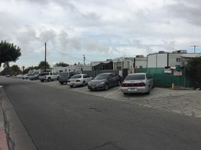 Magnolia Trailer Park in El Monte, CA - Foto de edificio - Building Photo