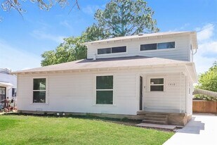 1410 College St in Arlington, TX - Building Photo