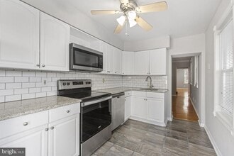 12 S Washington St in Baltimore, MD - Building Photo - Building Photo