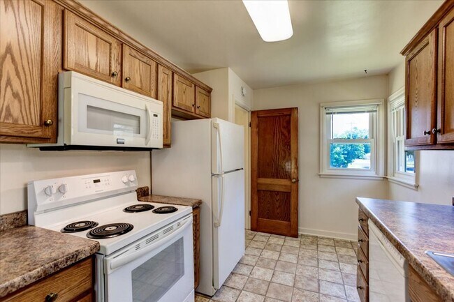 1720 8th St E in Menomonie, WI - Building Photo - Building Photo