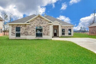 12328 N Chestnut Hls Dr in Cut And Shoot, TX - Building Photo - Building Photo