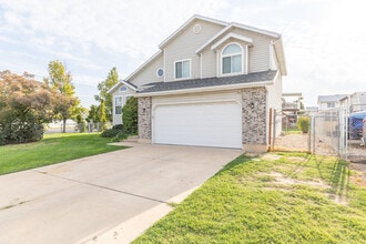 5508 S 4225 W in Roy, UT - Building Photo - Building Photo