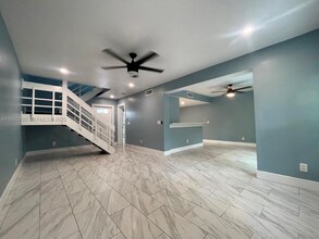 330 Sunshine Dr in Coconut Creek, FL - Foto de edificio - Building Photo