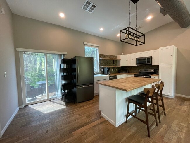 137 J D King Rd in Gray, TN - Building Photo - Building Photo