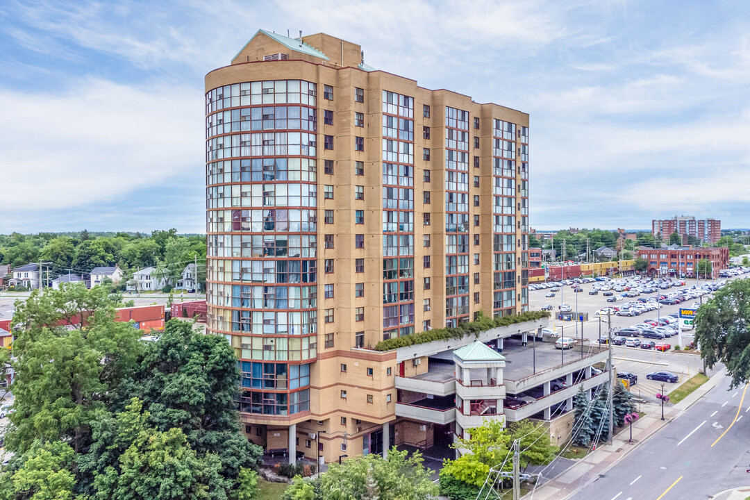 Chegoggin Co Op in Brampton, ON - Building Photo