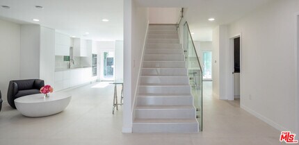 9432 Oakmore Rd in Los Angeles, CA - Building Photo - Building Photo