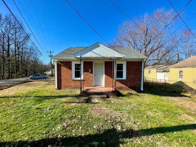 1001 Huffine Mill Rd in Greensboro, NC - Building Photo - Building Photo