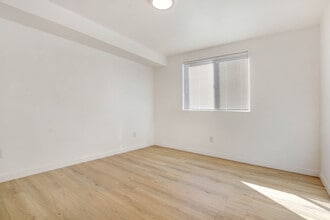 2439 Malabar St in Los Angeles, CA - Foto de edificio - Building Photo