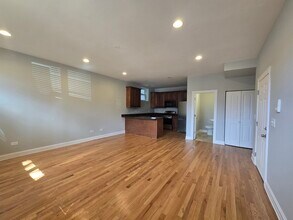 3831 N Kedzie Ave in Chicago, IL - Building Photo - Building Photo