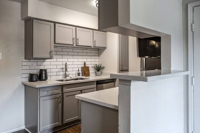 Vantage Point Apartments in Houston, TX - Building Photo - Interior Photo