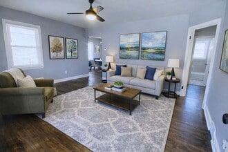 9407 Colesville Rd in Silver Spring, MD - Foto de edificio - Building Photo