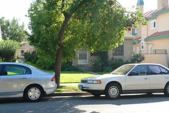 442 W Stocker St in Glendale, CA - Building Photo - Building Photo