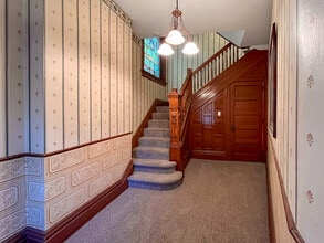 926 Savannah Ave, Unit #2 in Pittsburgh, PA - Foto de edificio - Building Photo