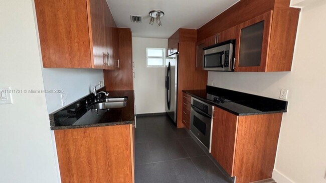 1712 SW 2nd Ave in Miami, FL - Building Photo - Building Photo