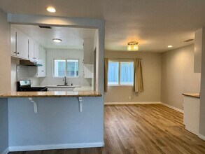 14701 Dickens St in Los Angeles, CA - Building Photo - Building Photo