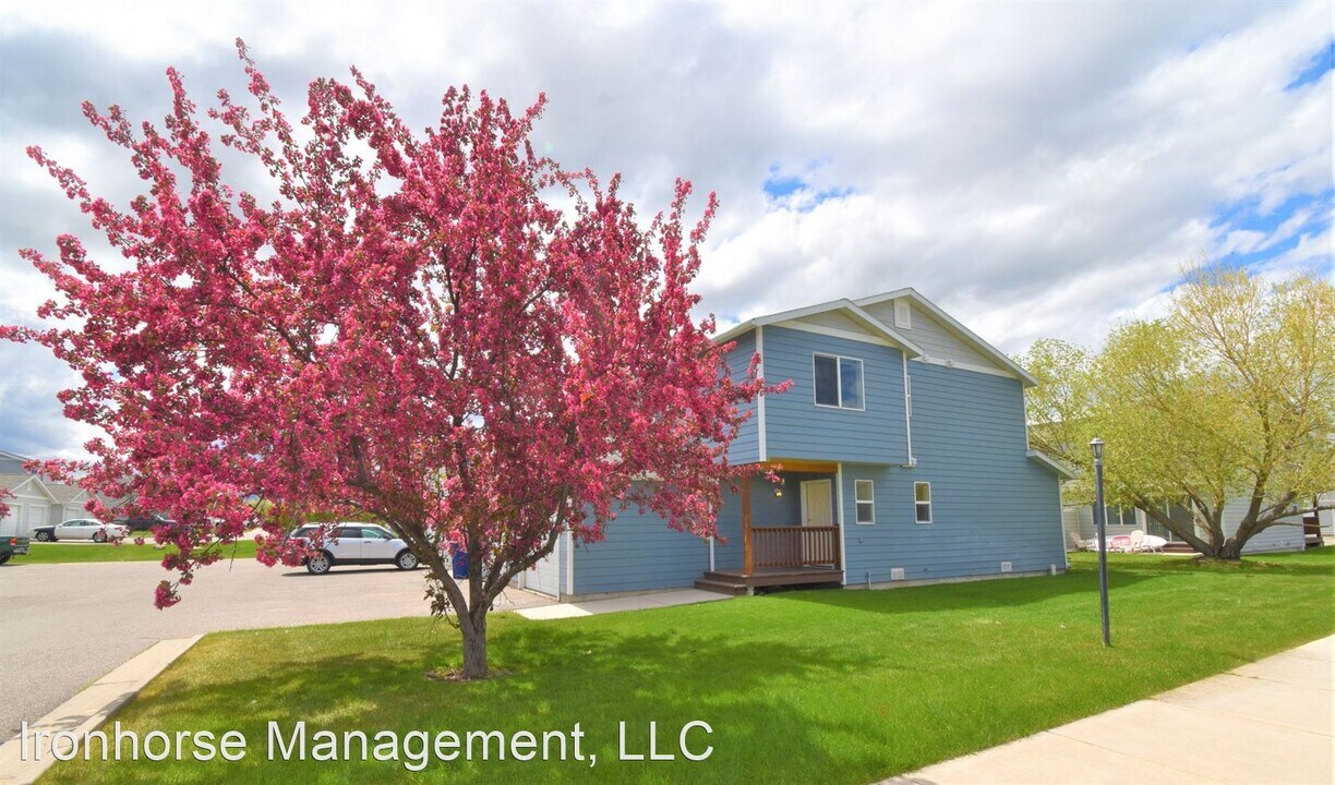 2460 Wheeler Dr in Bozeman, MT - Building Photo