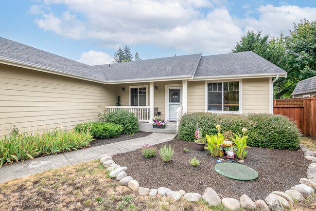 15815 Yelm Terra Way SE in Yelm, WA - Building Photo - Building Photo