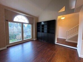 16887 NW Paddington Dr in Beaverton, OR - Building Photo - Building Photo