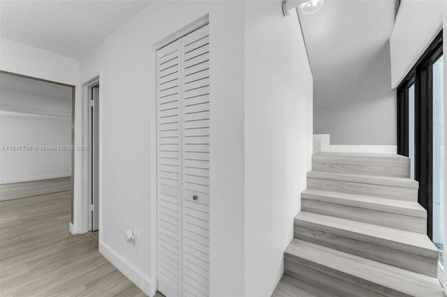 6608 SW 114th Ave in Miami, FL - Building Photo - Building Photo