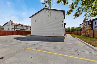 6909 Wentworth Dr in Austin, TX - Building Photo - Building Photo