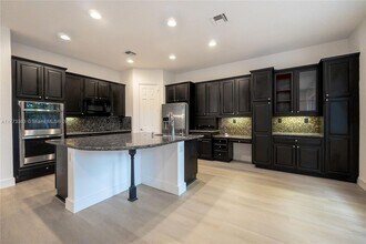 11213 NW 71st Terrace in Doral, FL - Building Photo - Building Photo
