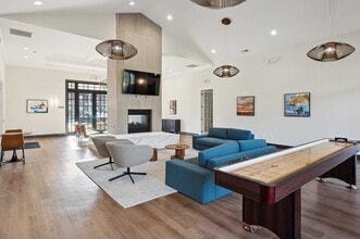 Devonshire Apartments in Greenwood, IN - Foto de edificio - Building Photo