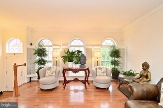 8240 Gunston Commons Way in Lorton, VA - Foto de edificio - Building Photo
