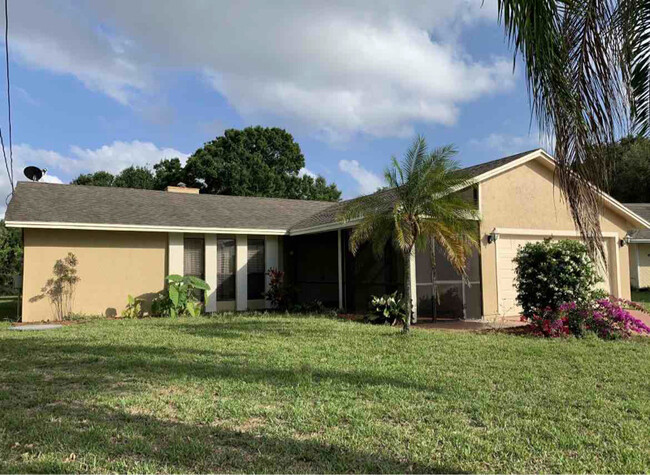 2265 SW Edison Cir in Port St. Lucie, FL - Building Photo - Building Photo