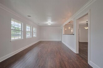 8045 Ridgeview Dr in Houston, TX - Building Photo - Building Photo