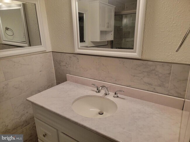 3940 Bel Pre Rd in Silver Spring, MD - Building Photo - Building Photo