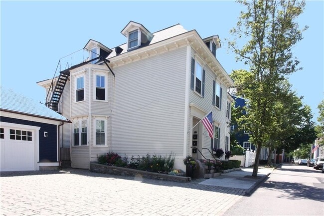 32 School St in Newport, RI - Building Photo - Building Photo