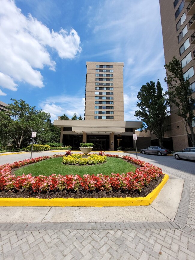 property at 3709 S George Mason Dr