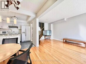 7 Farnham Dr in Brampton, ON - Building Photo - Building Photo