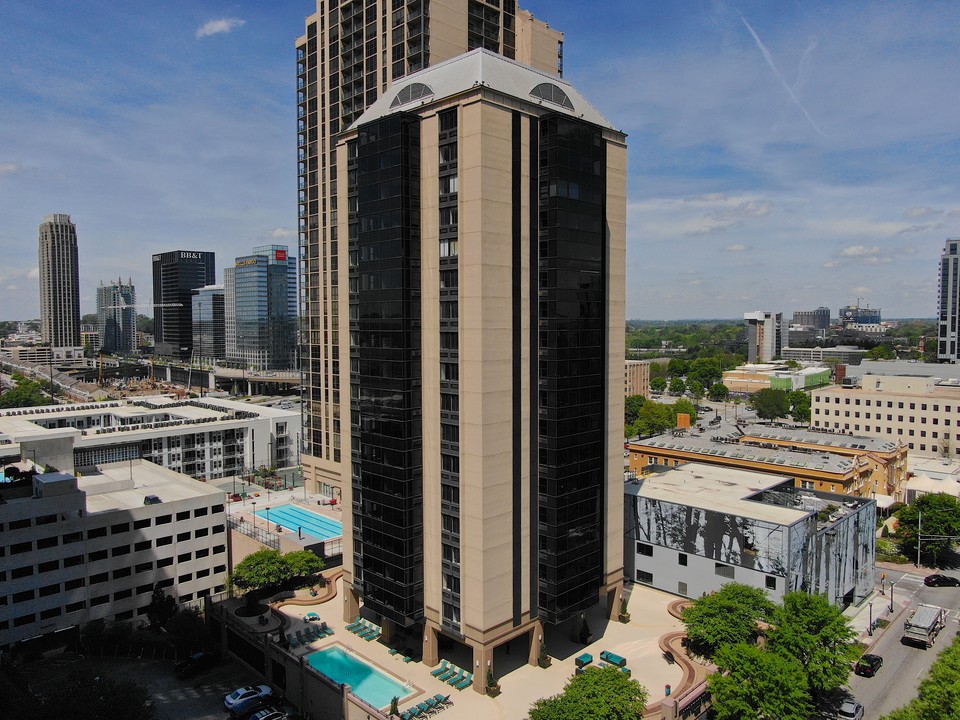 Arts Center Tower Apartments in Atlanta, GA - Foto de edificio