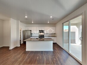 2124 W Alicia Dr in Phoenix, AZ - Foto de edificio - Building Photo