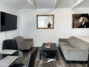 340 1/2 Rennie Ave in Venice, CA - Building Photo - Building Photo