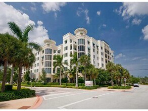 510 NW 84th Ave, Unit 105 in Plantation, FL - Foto de edificio - Building Photo