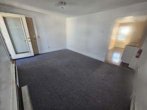 79 Herbert St, Unit 2R in East Greenwich, RI - Building Photo - Building Photo