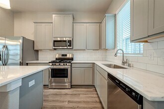 7703 Rainbow Cl in Houston, TX - Building Photo - Building Photo