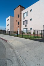 2010 Hauser Blvd in Los Angeles, CA - Building Photo - Other