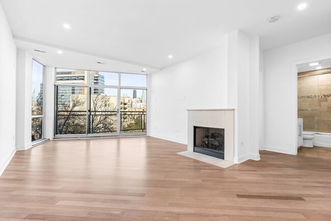 914 W Hubbard St in Chicago, IL - Building Photo - Building Photo