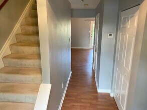202 Meadowview Dr in Canonsburg, PA - Building Photo - Building Photo
