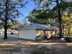 5599 Windham Rd in Milton, FL - Foto de edificio - Building Photo