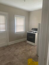 2209 Crittenden Dr, Unit #3 in Louisville, KY - Foto de edificio - Building Photo