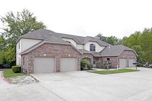 596 E Miracle Dr in Fayetteville, AR - Building Photo