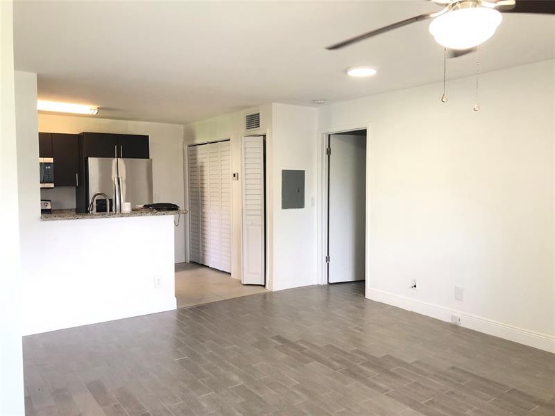 3959 NW 87th Ave in Sunrise, FL - Building Photo