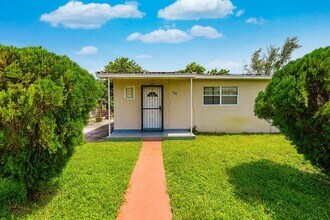 430 NW 133rd St in North Miami, FL - Building Photo - Building Photo