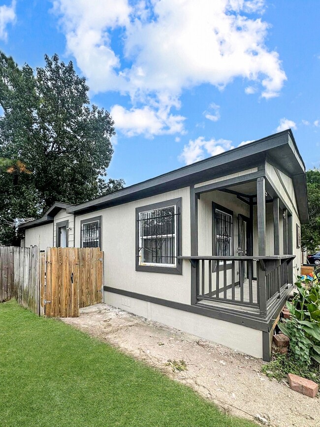 11914 Kingslake Forest Dr in Houston, TX - Building Photo - Building Photo